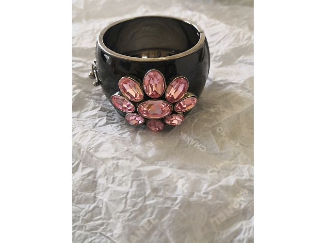 Bracciale Chanel Fiore in Resina Nero Rosa - vista 9
