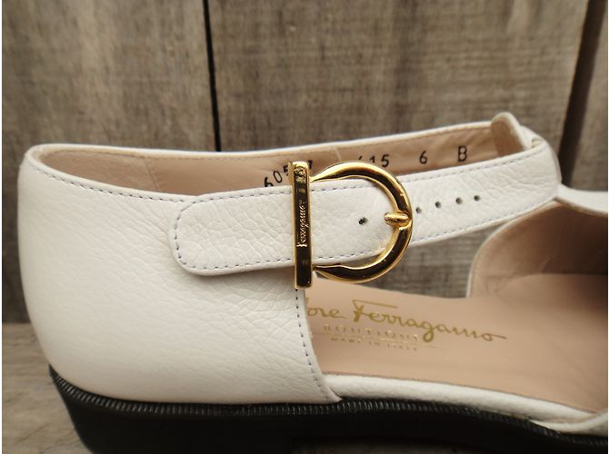 Sandali Salvatore Ferragamo in pelle bianca granulata Bianco - vista 4