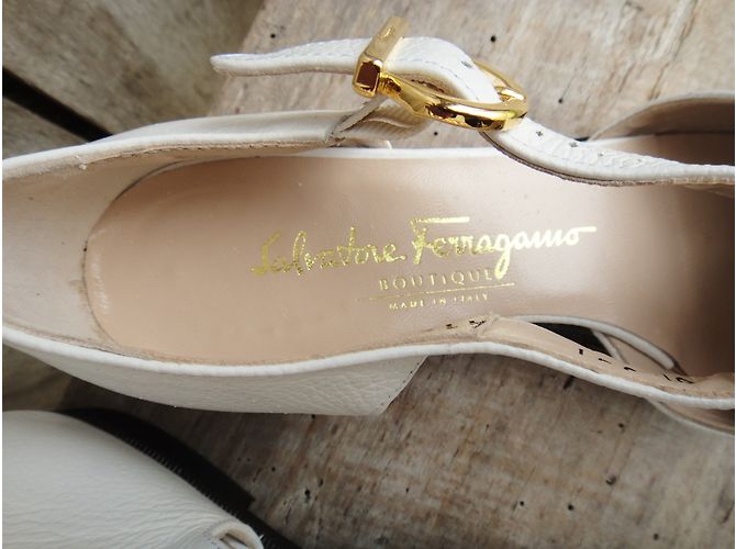Sandali Salvatore Ferragamo in pelle bianca granulata Bianco - vista 7