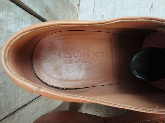 Brogues con tacco Heschung in pelle color caramello - vista 6