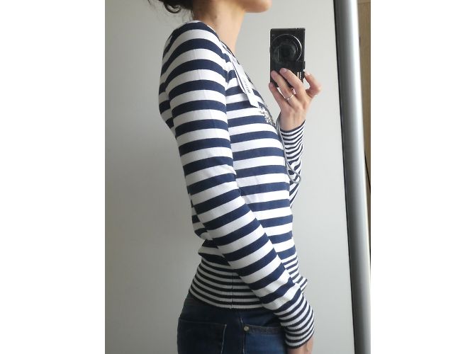 Maglia Guess a maniche lunghe bianca e blu navy in viscosa Bianco - vista 3