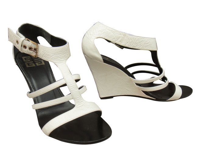 Sandali Givenchy in vernice bianco - vista 2