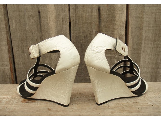 Sandali Givenchy in vernice bianco - vista 5