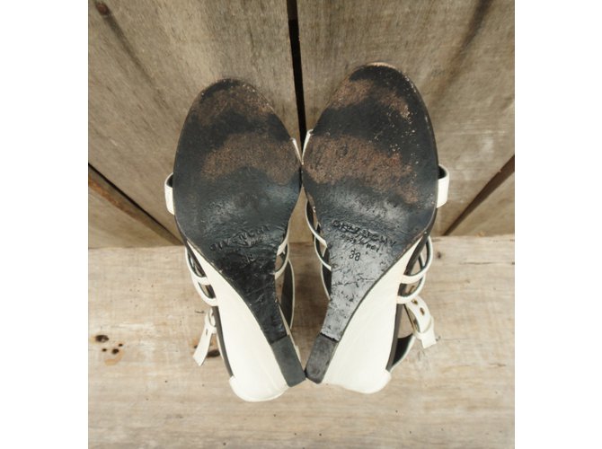 Sandali Givenchy in vernice bianco - vista 6