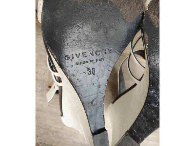 Sandali Givenchy in vernice bianco - vista 7
