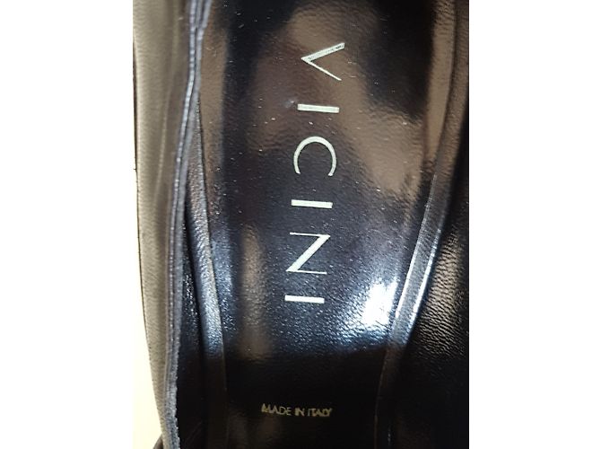 Vicini Black Leather Pumps with Knot Detail Size 39 - view 14
