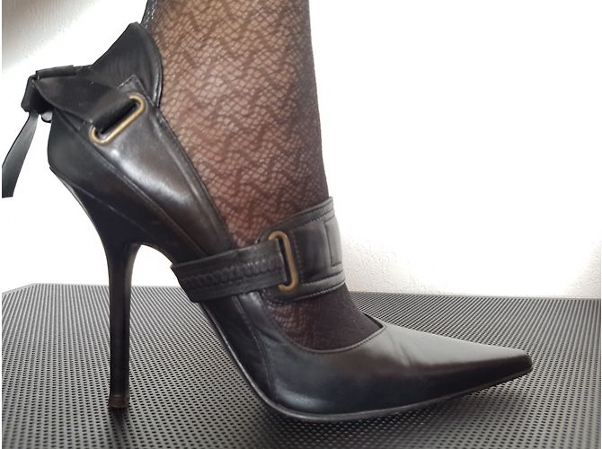 Vicini Black Leather Pumps with Knot Detail Size 39 - view 3