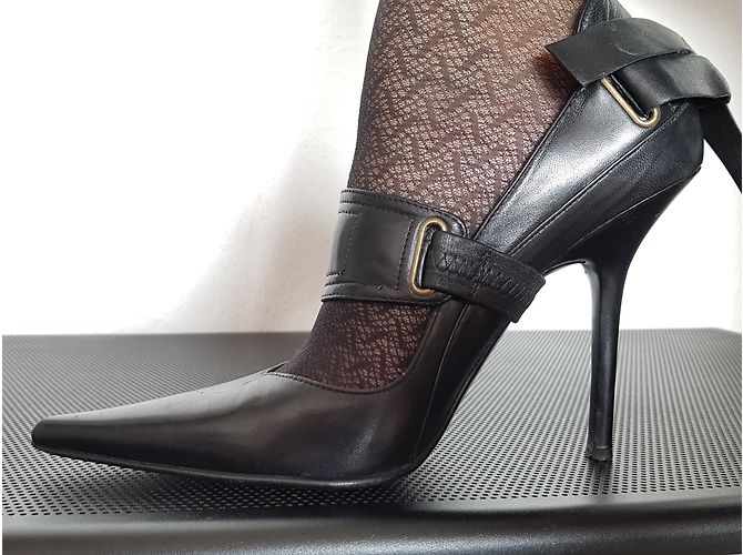 Vicini Black Leather Pumps with Knot Detail Size 39 - view 8