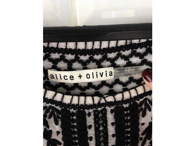Alice + Olivia Top de georgette de seda blanco Nathalie - vista 4