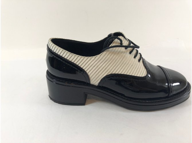 Chanel Derby-Schuhe Schwarz Weiß - Ansicht 10