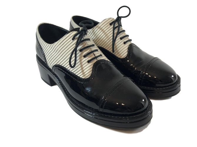 Chanel Derby-Schuhe Schwarz Weiß - Ansicht 2