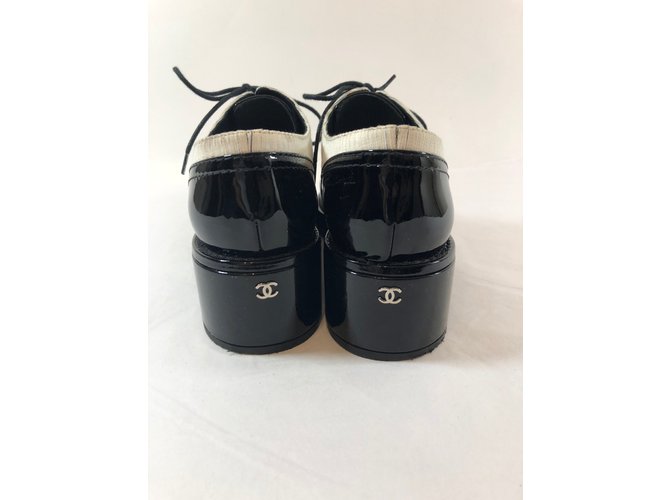 Chanel Derby-Schuhe Schwarz Weiß - Ansicht 8