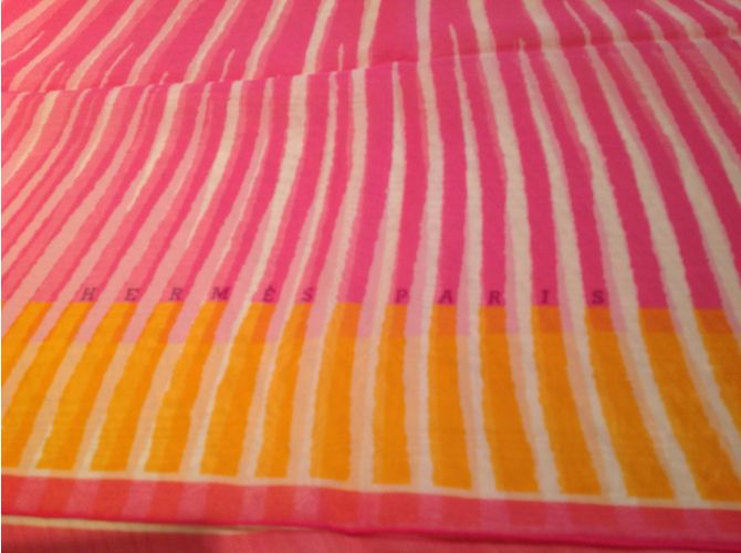 Sciarpa Hermès Soleil in chiffon di seta Fucsia Rosso Multicolore Arancione - vista 3