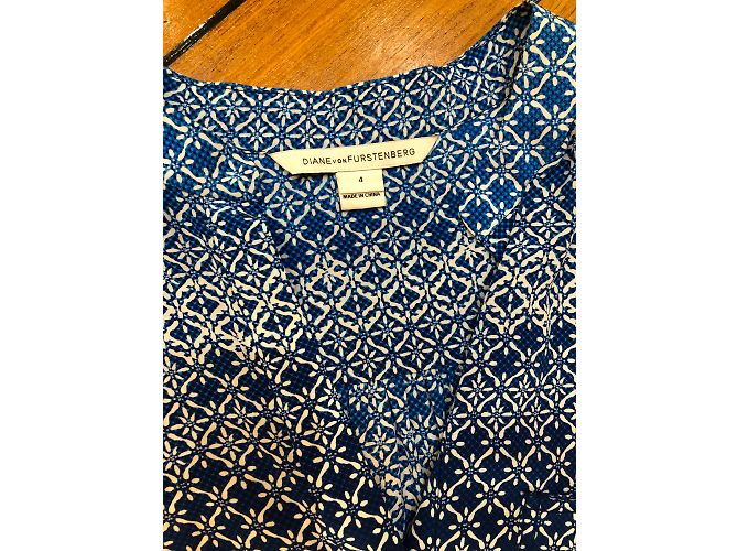 Camicetta Diane Von Furstenberg in seta blu - vista 3