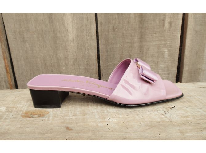 Sandali Salvatore Ferragamo Vara Fiocco Vernice Parma Porpora - vista 4