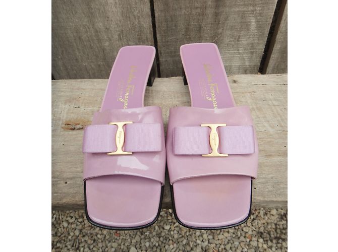 Sandali Salvatore Ferragamo Vara Fiocco Vernice Parma Porpora - vista 5