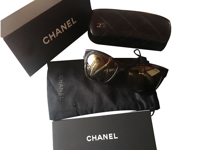 Gafas de sol Chanel marrón oscuro plástico - vista 2