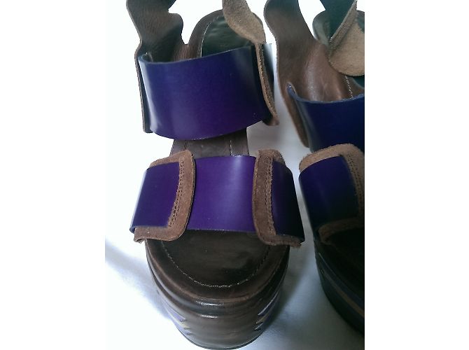 Sandali con zeppa Marni in pelle viola e scamosciata marrone Porpora - vista 5