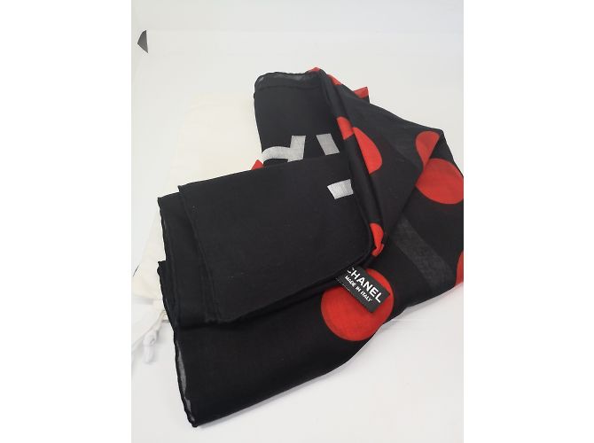 Chanel pareo Preto Branco Vermelho - vista 3