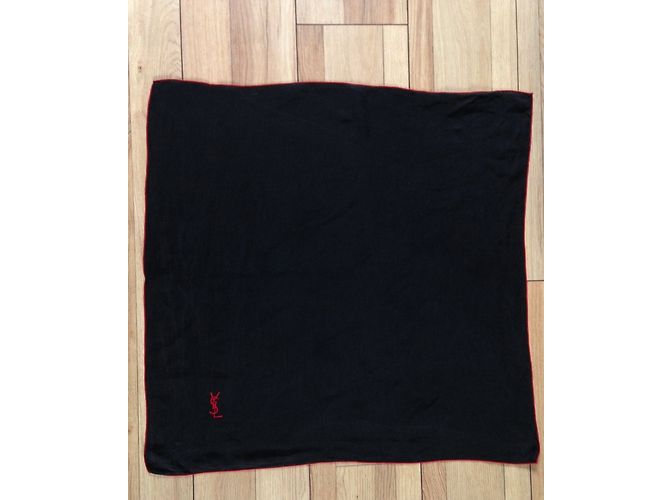 Yves Saint Laurent Cachecol - vista 3