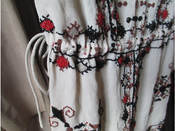 Antik Batik Kleid aus Viskose in Eggshell mit Perlenstickerei Aus weiß - Ansicht 6