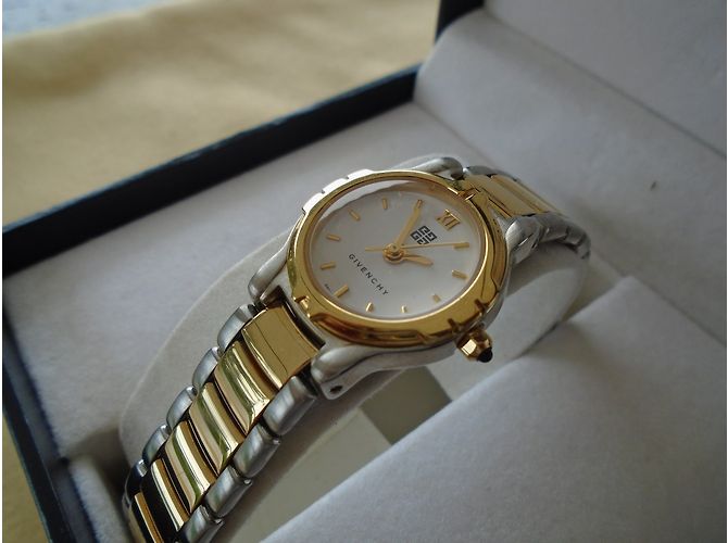 montre givenchy - vue 3