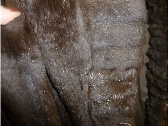 Gabardina Yves Saint Laurent marrón con piel de mapache Castaño - vista 9