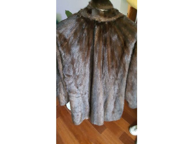 Abrigo de piel de visón Yves Saint Laurent Marrón Talla 40 Castaño - vista 2