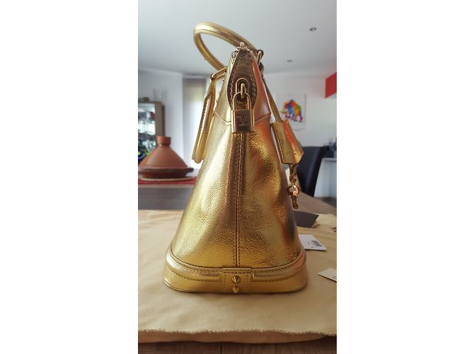Louis Vuitton Lockit MM Suhali Borsa a mano in pelle di capra oro metallizzato D'oro Metallico - vista 10