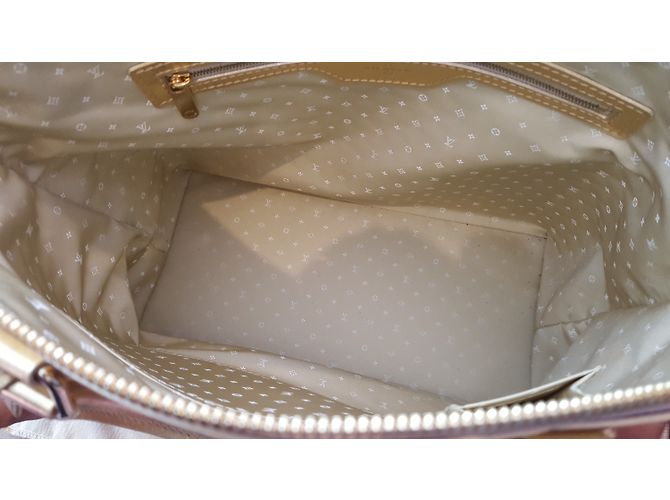 Louis Vuitton Lockit MM Suhali Borsa a mano in pelle di capra oro metallizzato D'oro Metallico - vista 2
