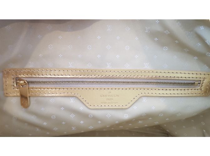 Louis Vuitton Lockit MM Suhali Borsa a mano in pelle di capra oro metallizzato D'oro Metallico - vista 3