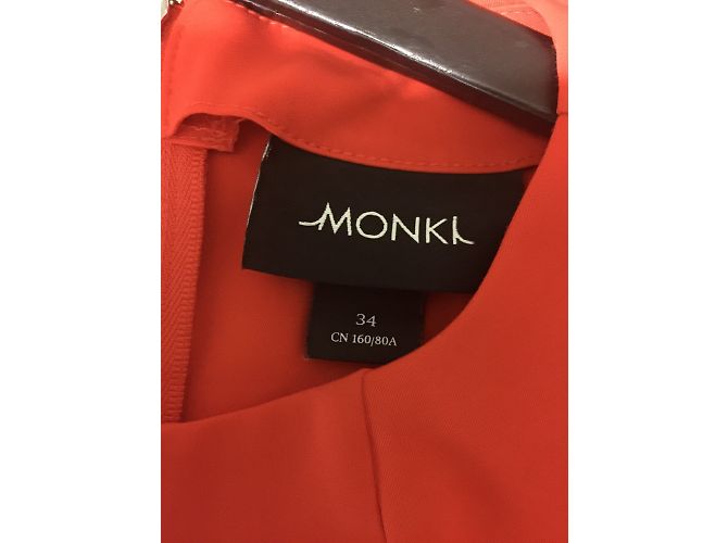 Monki Abito rosso caldo svasato - vista 3
