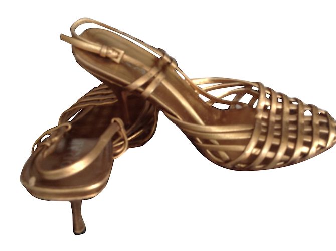 Sandali Prada in pelle dorata tacco 9 cm D'oro - vista 2
