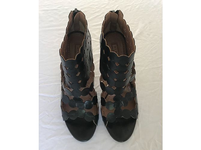 Décolleté Alaïa in pelle nera Nero - vista 4