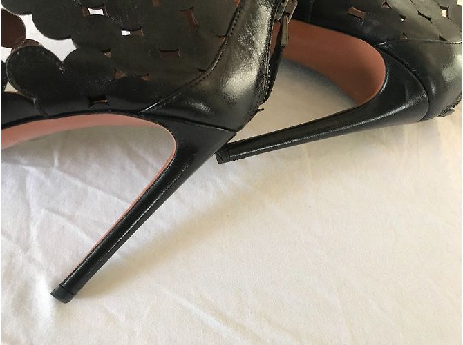 Décolleté Alaïa in pelle nera Nero - vista 6