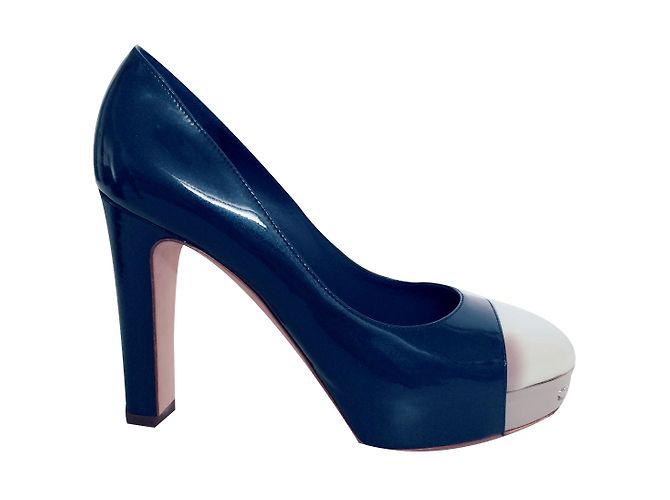 Chanel Zweifarbige Pumps aus Lackleder Blau - Ansicht 2