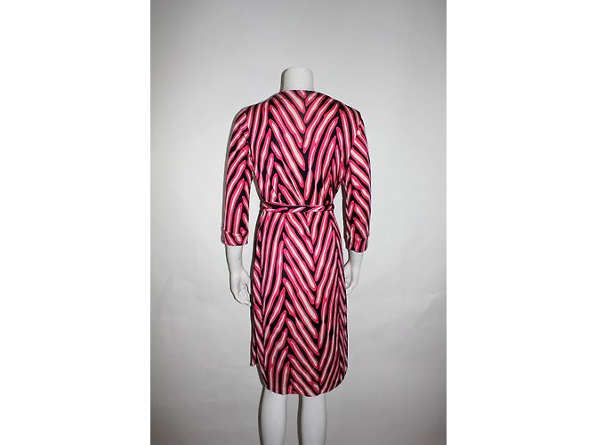 Vestido envelope Diane Von Furstenberg de seda rosa branco marinho - vista 2