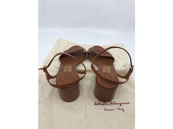 Sandali Salvatore Ferragamo Camel in pelle 39.5 Marrone - vista 3