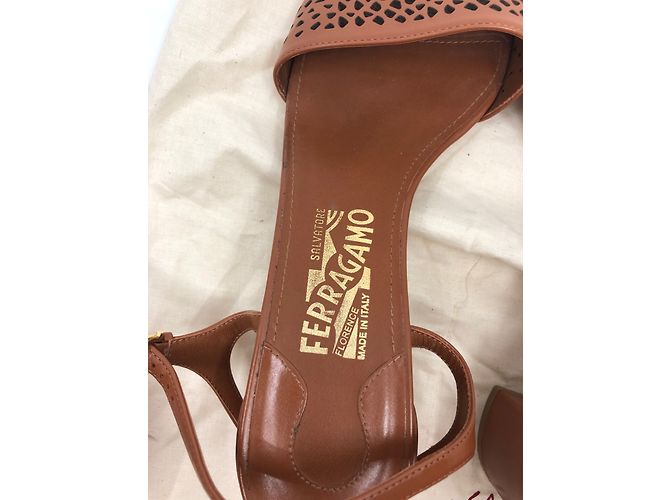 Sandali Salvatore Ferragamo Camel in pelle 39.5 Marrone - vista 4
