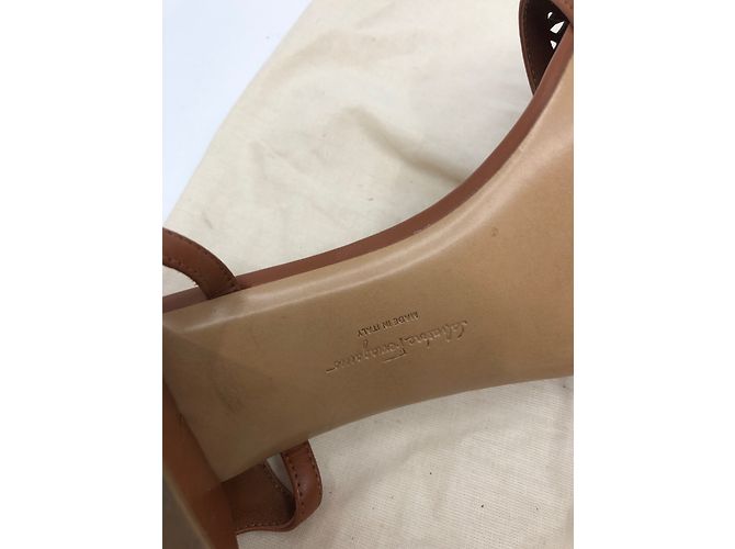 Sandali Salvatore Ferragamo Camel in pelle 39.5 Marrone - vista 5