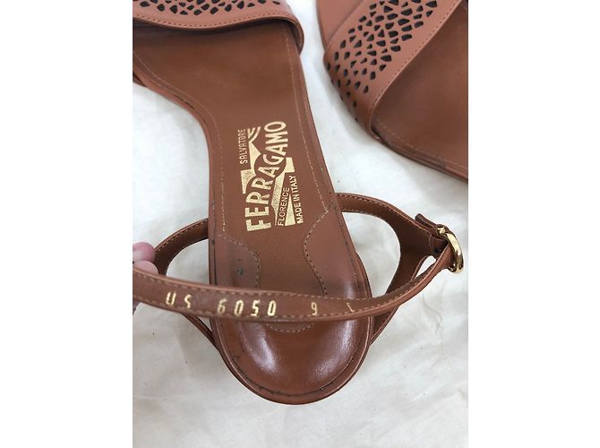 Sandali Salvatore Ferragamo Camel in pelle 39.5 Marrone - vista 7