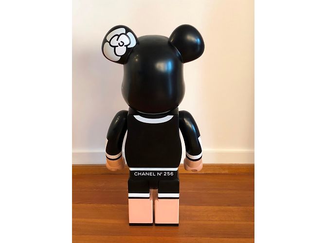 Bearbrick Chanel 1000% Preto - vista 10
