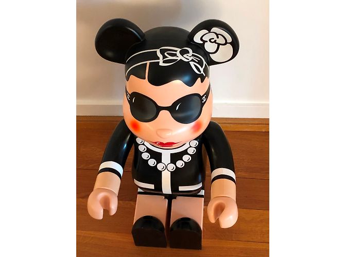 Bearbrick Chanel 1000% Preto - vista 2