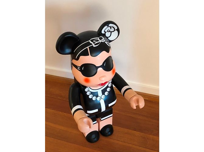 Bearbrick Chanel 1000% Preto - vista 5