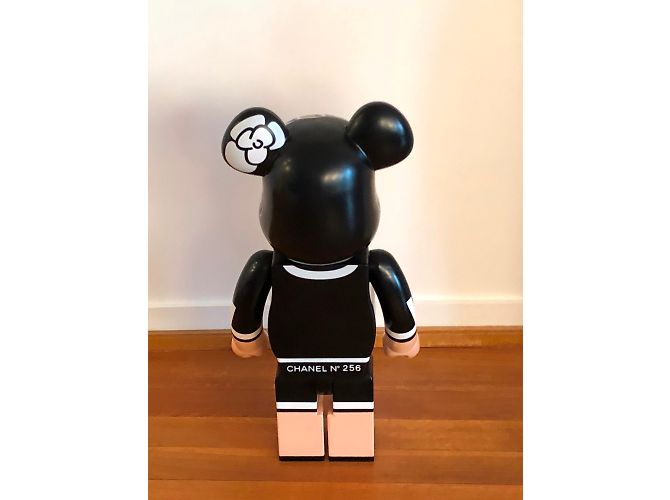 Bearbrick Chanel 1000% Preto - vista 9