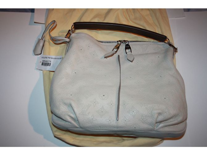 Louis Vuitton Selene PM in pelle Mahina bianca borsa a mano Beige - vista 2