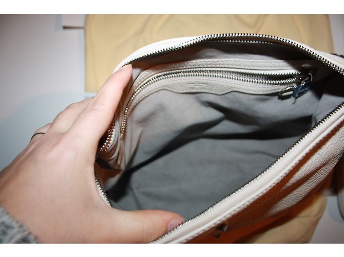 Louis Vuitton Selene PM in pelle Mahina bianca borsa a mano Beige - vista 4