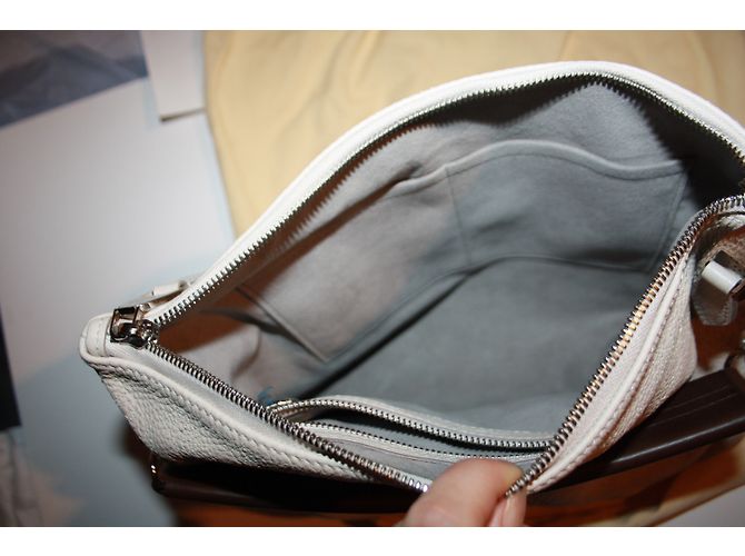 Louis Vuitton Selene PM in pelle Mahina bianca borsa a mano Beige - vista 5