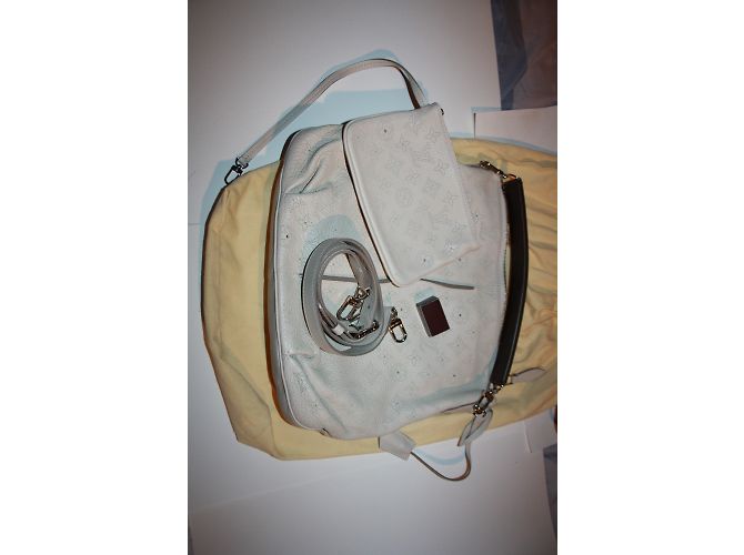 Louis Vuitton Selene PM in pelle Mahina bianca borsa a mano Beige - vista 6