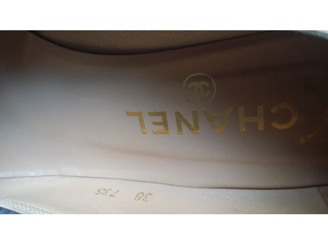 Décolleté Chanel in vernice bianca 38 Bianco - vista 4